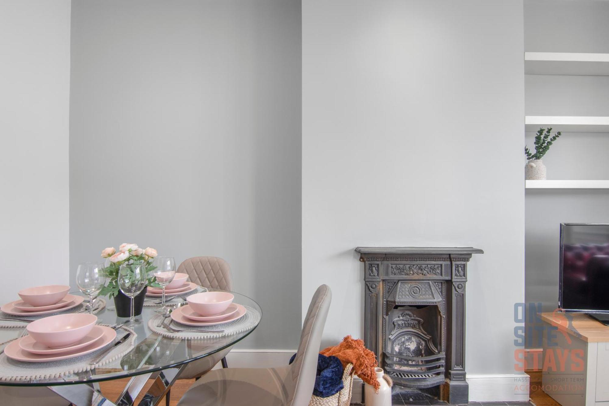 Onsitestays - Bright Spacious 2-br, Wifi And Lots Of Street Parking Appartamento