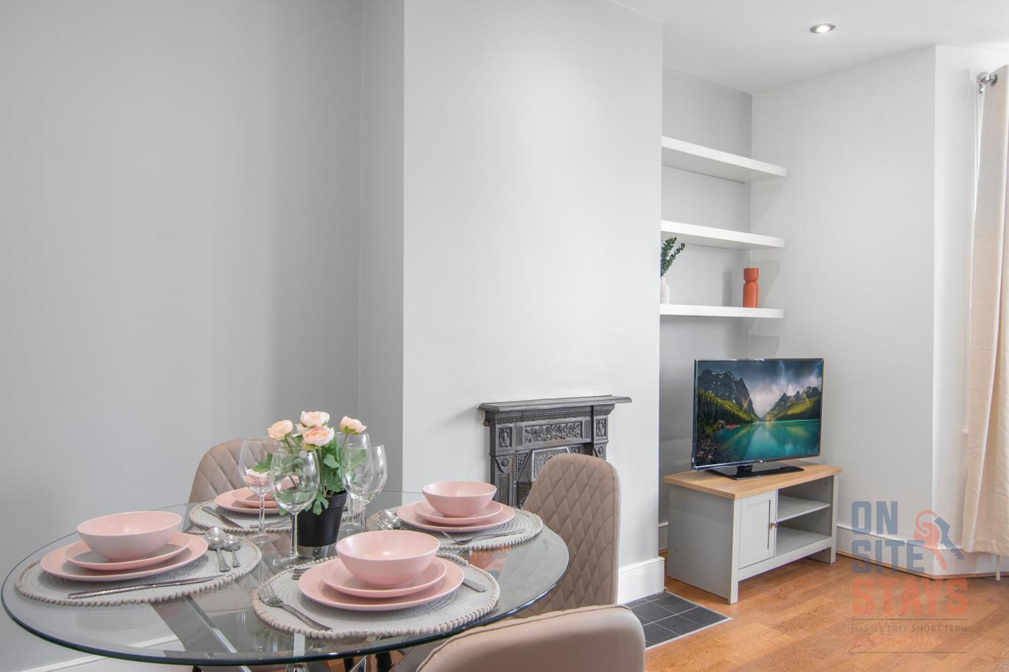 Onsitestays - Bright Spacious 2-br, Wifi And Lots Of Street Parking Appartamento *
