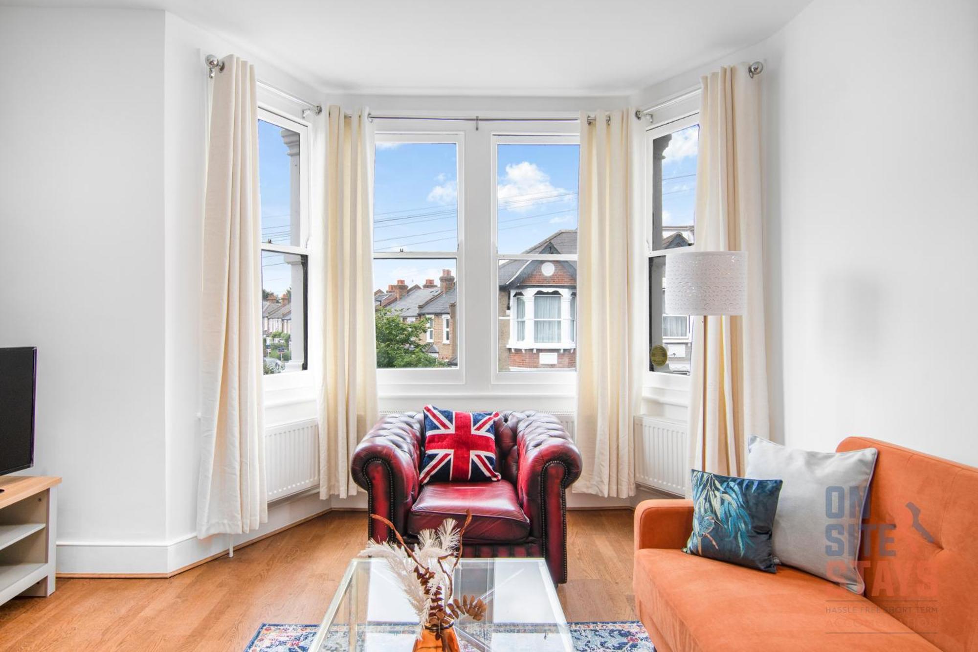 Onsitestays - Bright Spacious 2-br, Wifi And Lots Of Street Parking