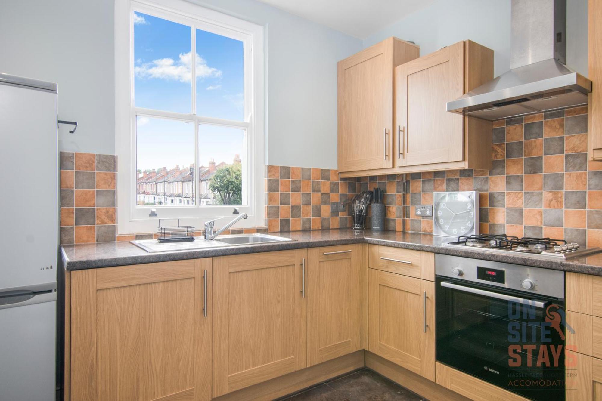 Onsitestays - Bright Spacious 2-br, Wifi And Lots Of Street Parking *