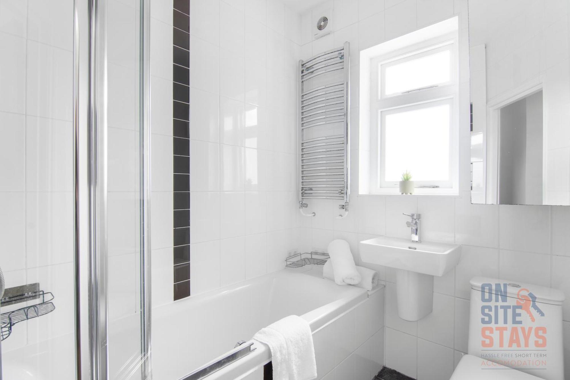 Onsitestays - Bright Spacious 2-br, Wifi And Lots Of Street Parking Apartament *